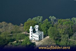 Luftbild Schloss auf der Pfaueninsel