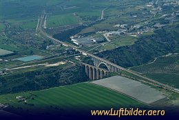 Luftbild Eisenbahnbrücke in der Basilikata